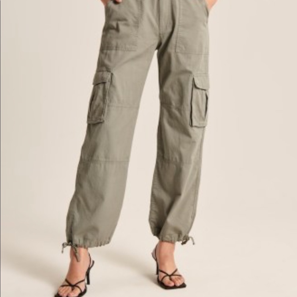 NWT! Abercrombie Cargo Pants